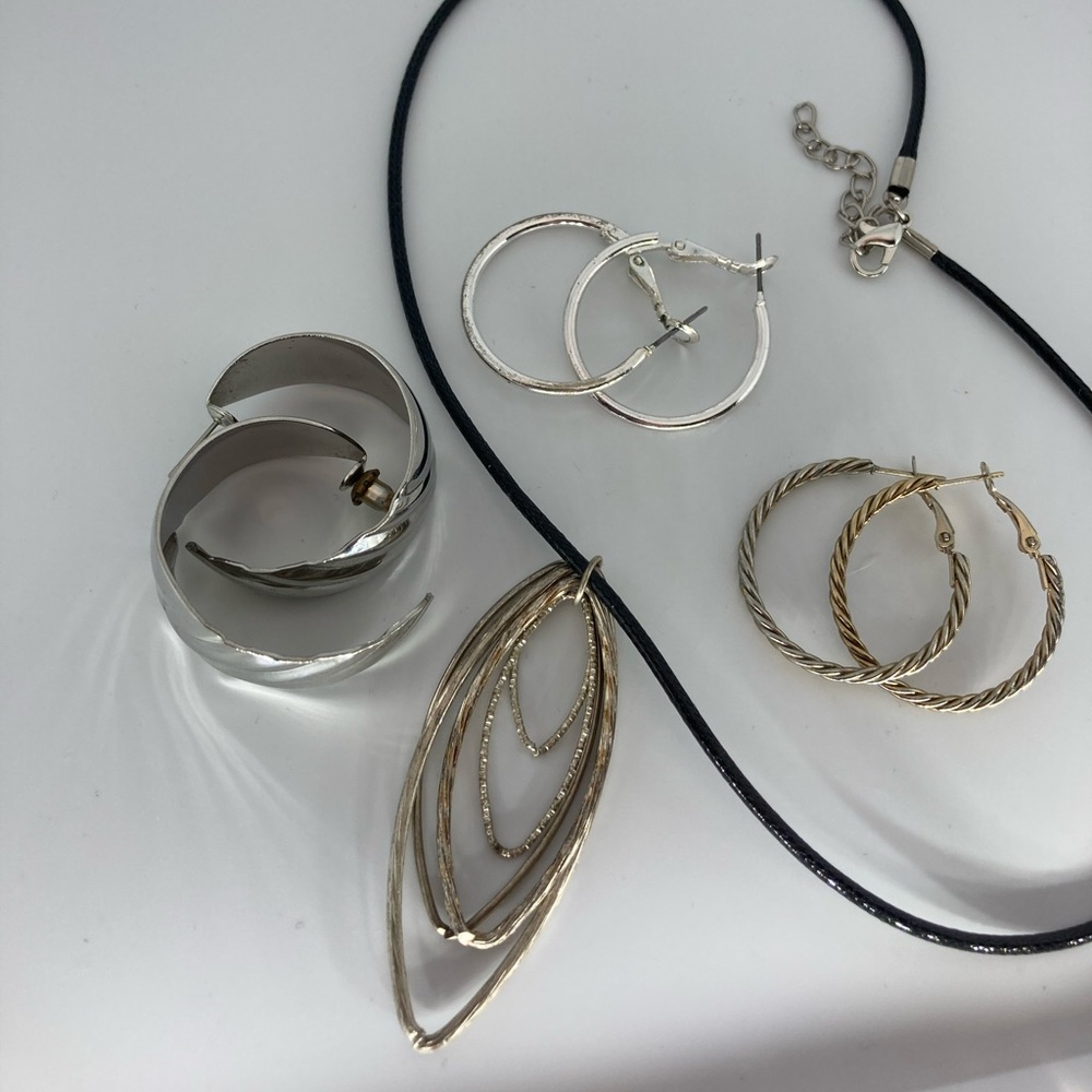 4/$10 Silver Tone Jewelry Lot